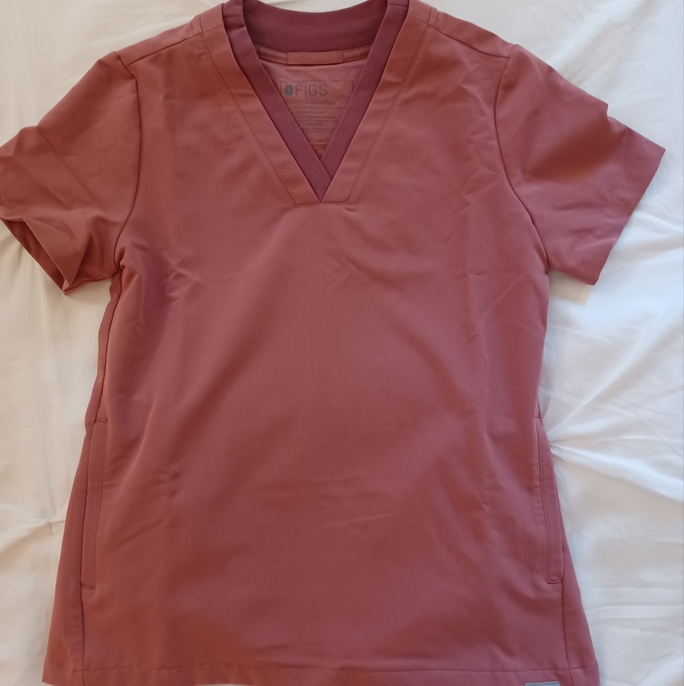 Figs Mauve slim scrub top Vneck